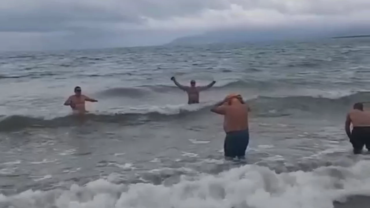 Bursa'da soğuk dalgalara rağmen b&ouml;yle y&uuml;zd&uuml;ler