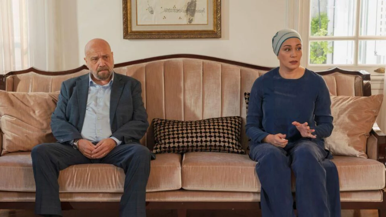Kızılcık Şerbeti'nde &Uuml;nallar k&ouml;şke d&ouml;nd&uuml;! Kıvılcım'a gelen gizemli mesaj merak uyandırdı