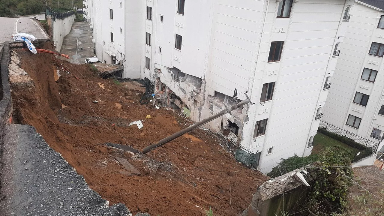 Kocaeli'de toprak kayması! 2 sitedeki 9 bina boşaltıldı 