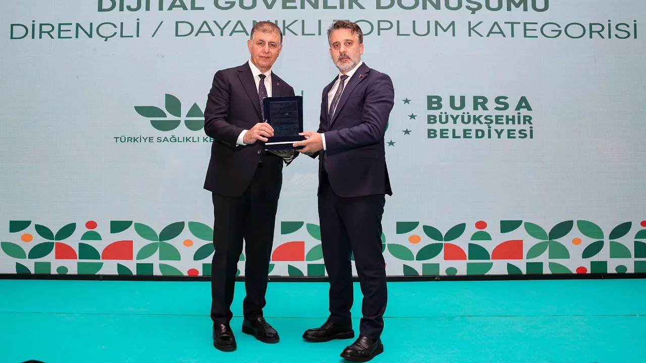 Bursa İtfaiyesi'ne b&uuml;y&uuml;k &ouml;d&uuml;l
