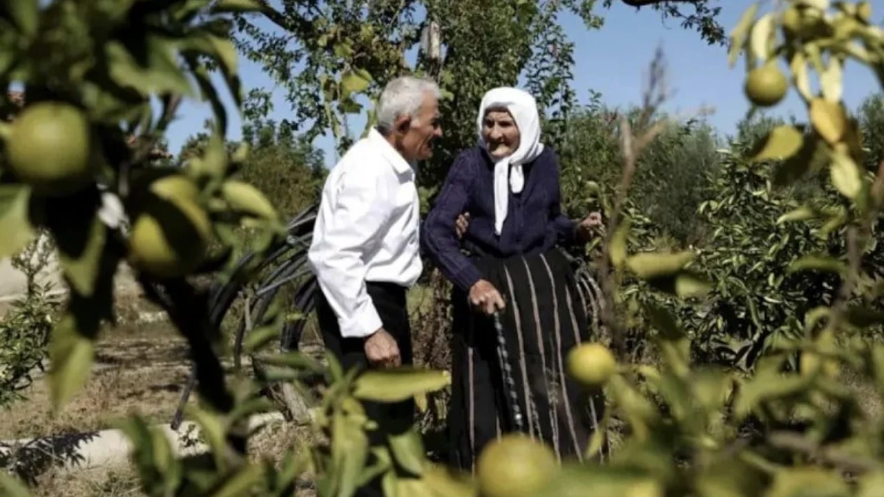 117 yaşındaki kadının emekli maaşını kestiler! Hayatta olduğunu kanıtlamak zorunda kaldı