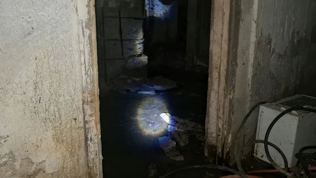 Bodrum katını pis su bastı, apartman sakinleri yardım bekliyor