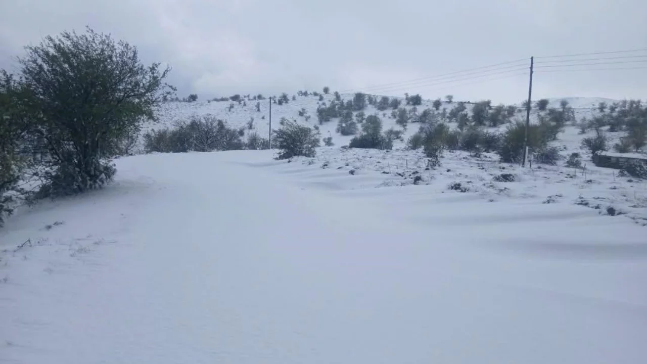 Manisa'ya mevsimin ilk karı düştü
