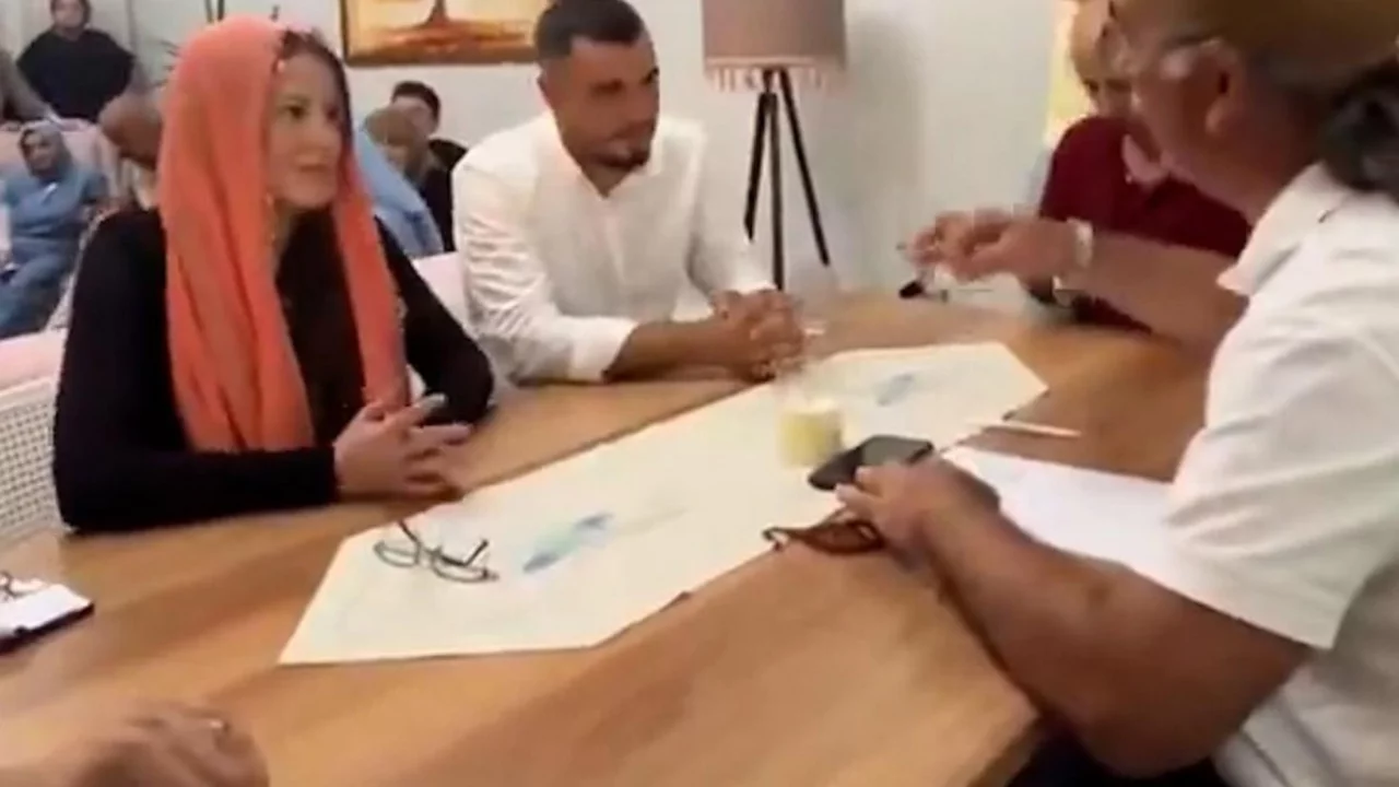 Nikaha damga vuran an! İmam &uuml;st&uuml;ne basa basa sordu, damat kabul etti