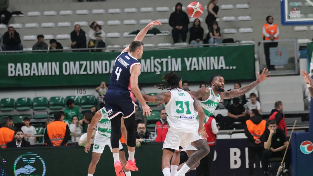 Bursaspor Basketbol, Bah&ccedil;eşehir karşısında mağlup oldu...