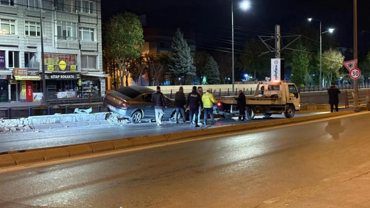 Polise "Teşkilat mısınız?" diye sordu, cevabını aldı: "Polis teşkilatıyız"