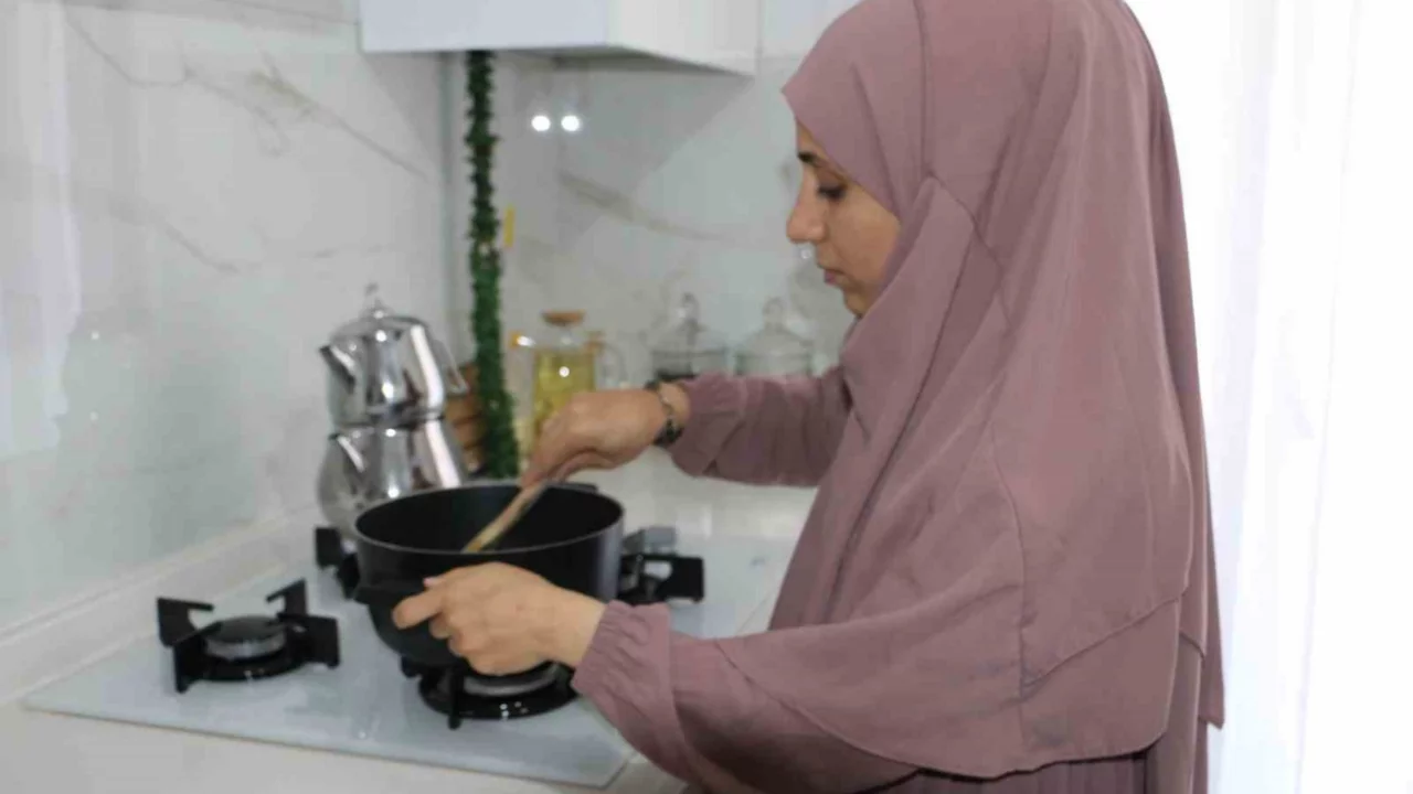 COVID-19 ge&ccedil;irdi, hayatı değişti! 5 yıldır yemek yiyemiyor