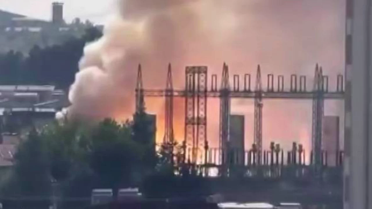 Trafo bomba gibi patladı
