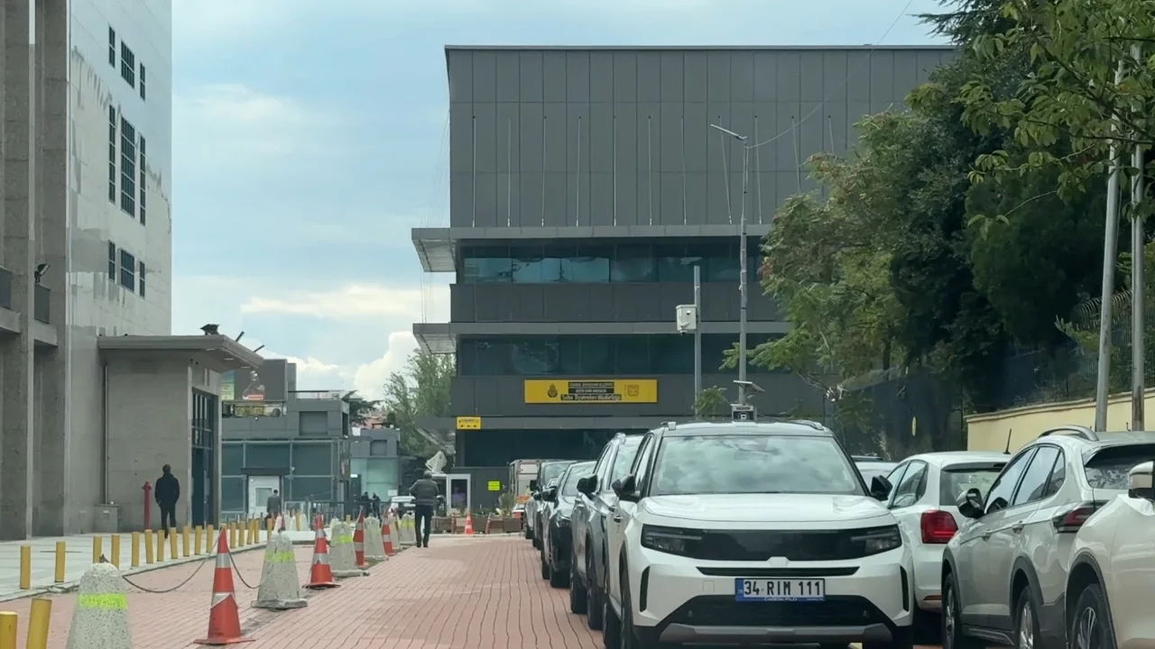 Binlerce kişinin katıldığı konserde korkun&ccedil; olay: İki kişi can verdi, bir ağır yaralı var...