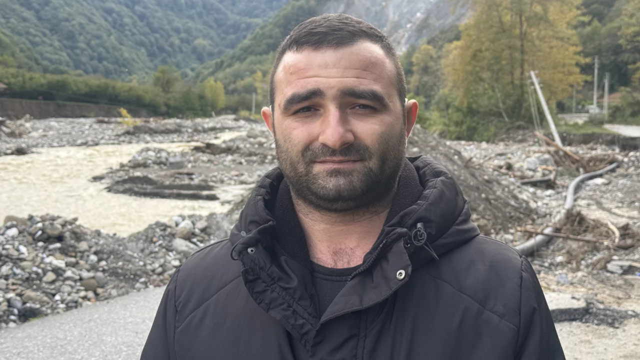 Sakarya'da selin izleri silinmeye &ccedil;alışılıyor! Dere taştı, evler kullanılamaz hale geldi