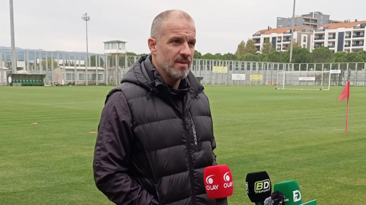 Bursaspor Teknik Direkt&ouml;r&uuml; Mustafa Er'den dikkat &ccedil;eken s&ouml;zler: "B&ouml;yle bir futbol yok"