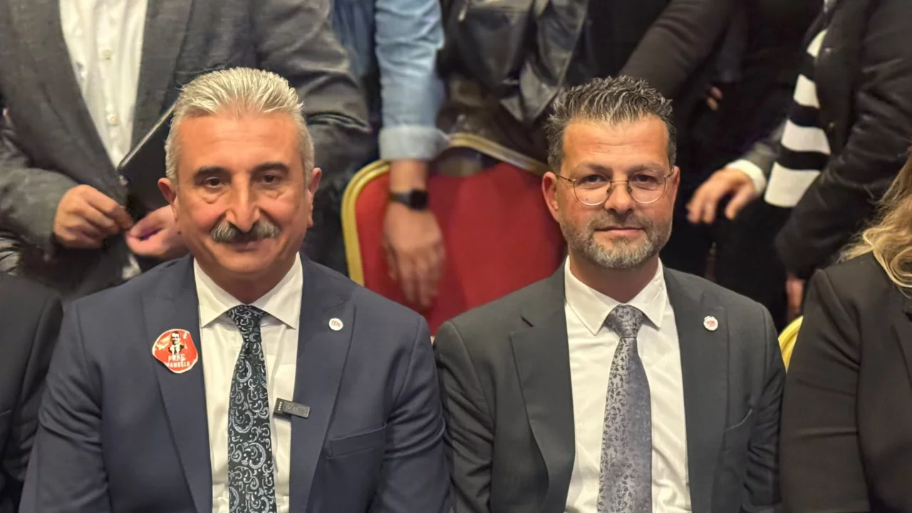 YENİ Parti Bursa'da se&ccedil;im sonrası kucaklaşma: "Kaybedeni yok"
