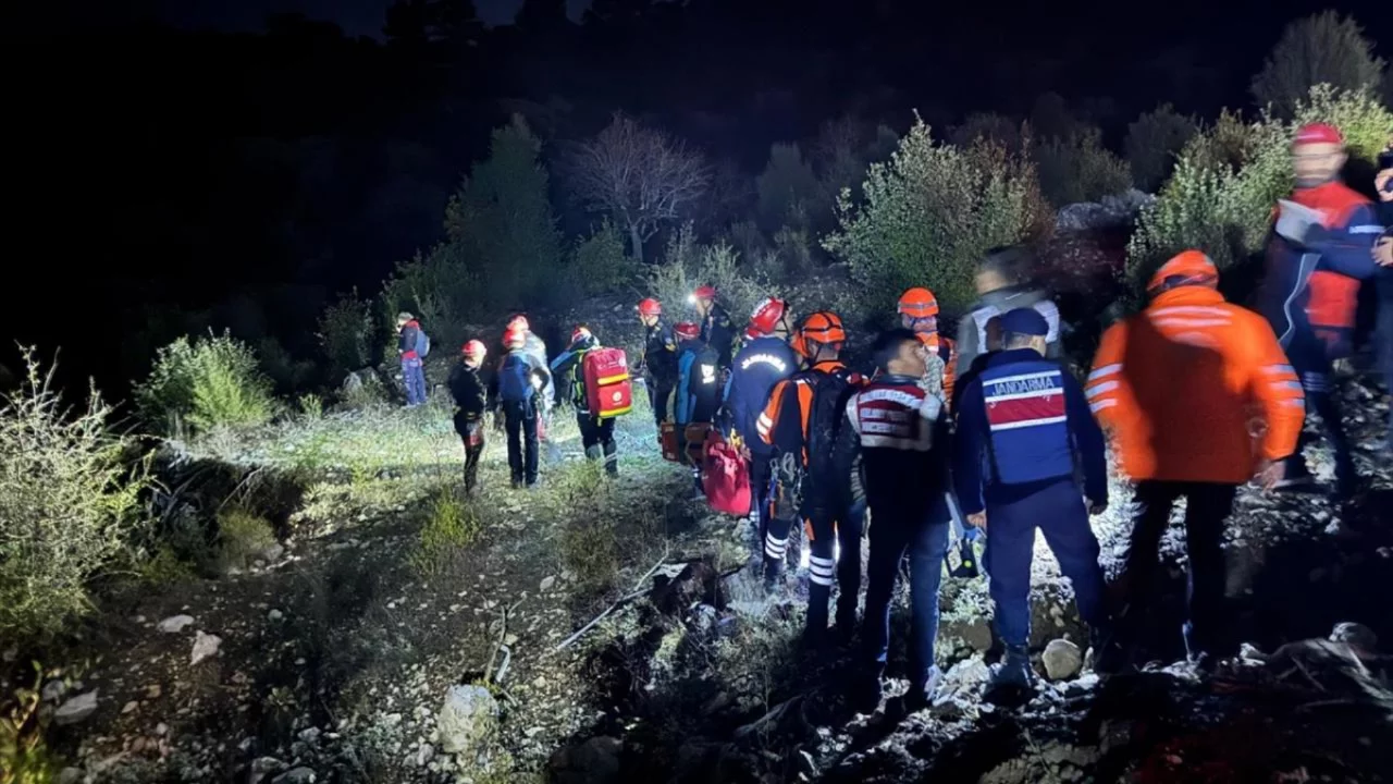 Isparta'da kanyonda mahsur kalan 14 kişilik İHH gönüllülerinden 1 kişi hayatını kaybetti 