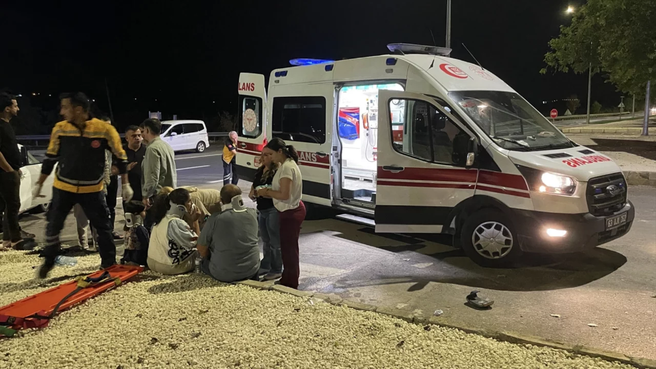Şanlıurfa'da korkutan kaza! Otomobil ile hafif ticari araç çarpıştı, 4 yaralı