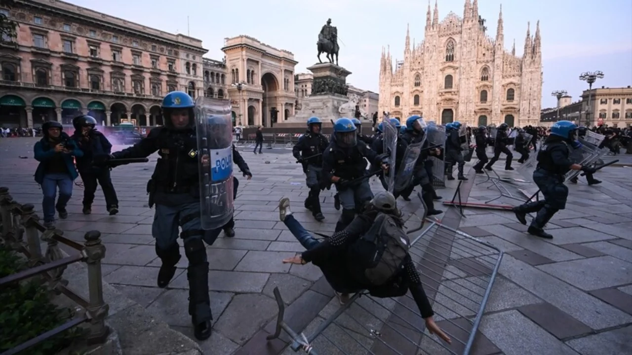Milano'da protestolar ikinci g&uuml;nde de şiddetlendi! Mağazalar yağmalandı, 160 kişi g&ouml;zaltına alındı