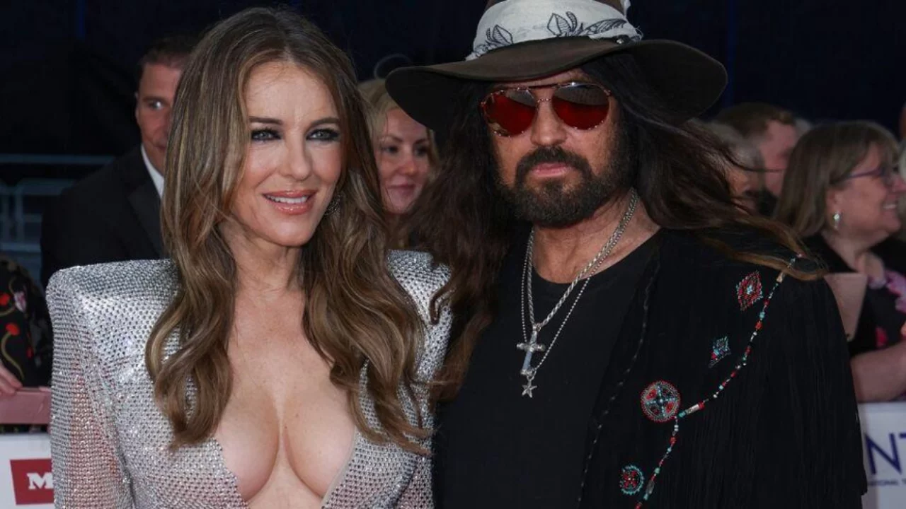 Elizabeth Hurley ve Billy Ray Cyrus evlilik yolunda! Bir yıllık aşklarını nişanla taçlandırdılar