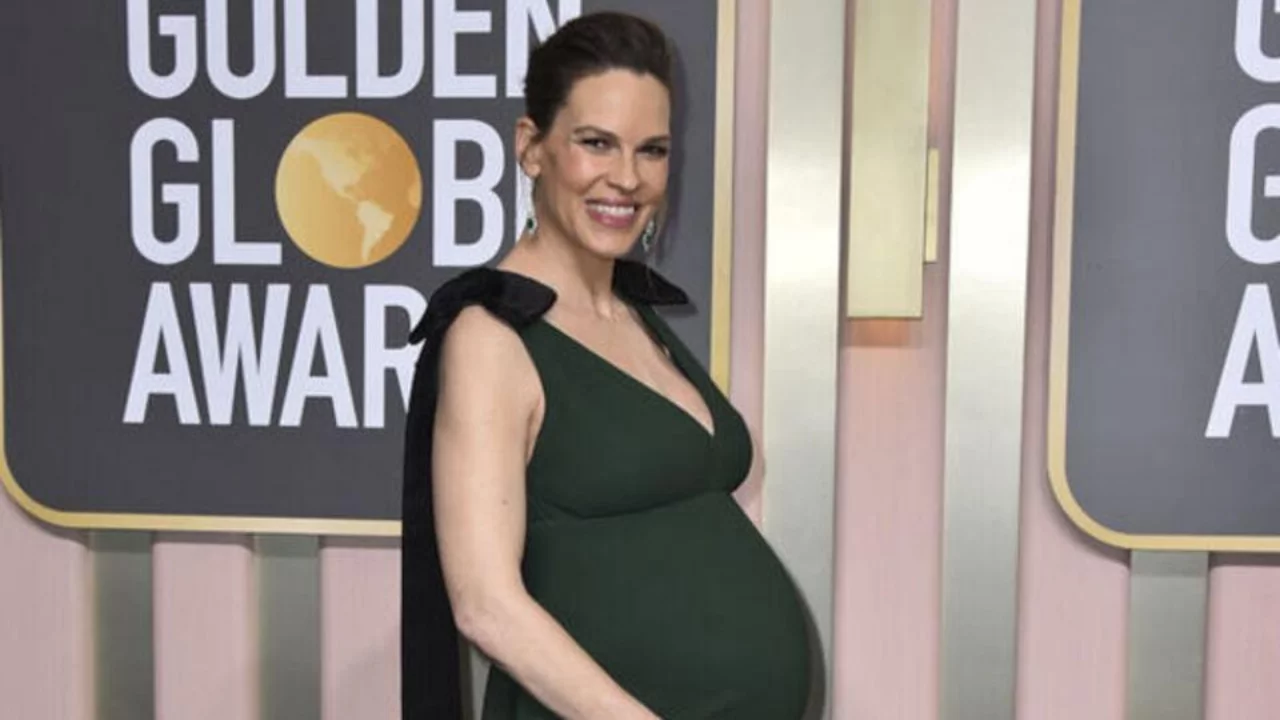Hilary Swank 52 yaşında üçüncü kez anne olmaya hazırlanıyor! Eleştirilere yanıt verdi