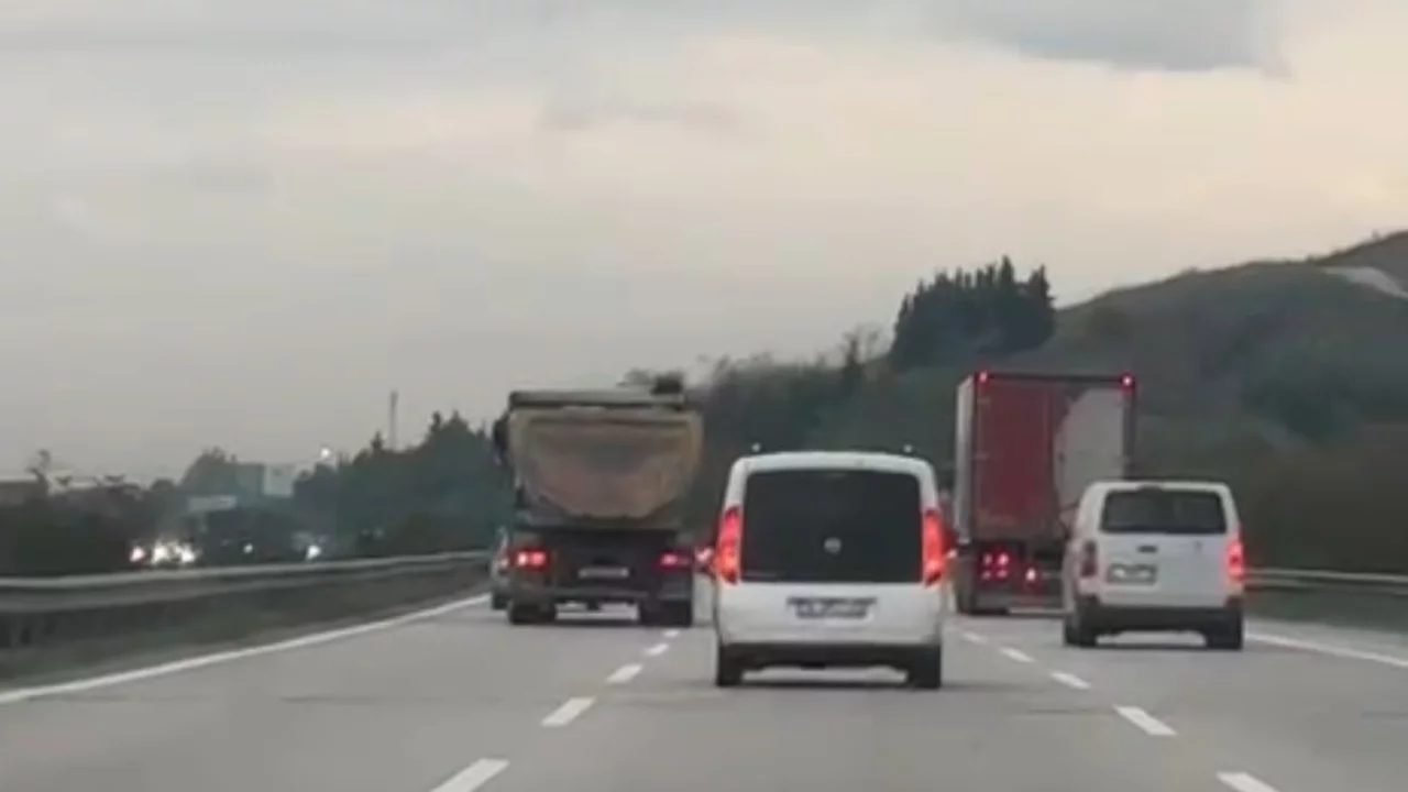 Bursa'da hızla giden kamyon trafiği tehlikeye attı!