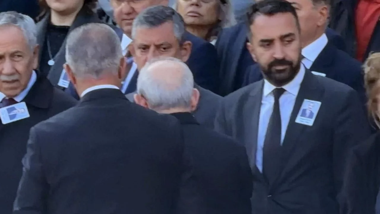 Kılıçdaroğlu ve Özel yine cenazede karşı karşıya geldi!
