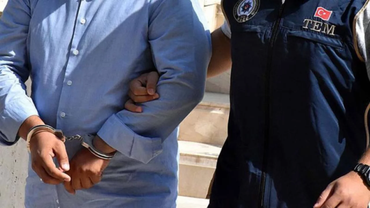 FET&Ouml; ş&uuml;phelilerinin ka&ccedil;ışı &ccedil;amura saplanan ara&ccedil;la son buldu