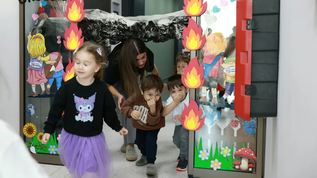 Bursa'da kreşte sirenler çaldı! Minikler deprem ve yangına karşı hazırlandı