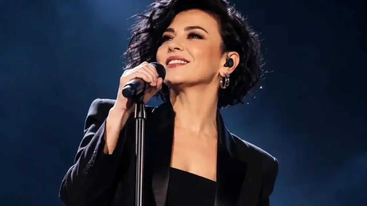 Fatma Turgut'un Diyarbakır konserinde kavga çıktı! Şarkısını yarıda kesip seyirciye seslendi