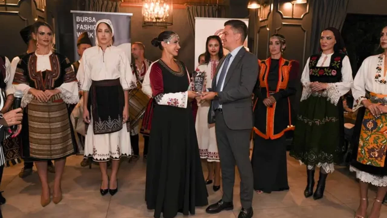 D&uuml;nya modası Bursa'da buluştu