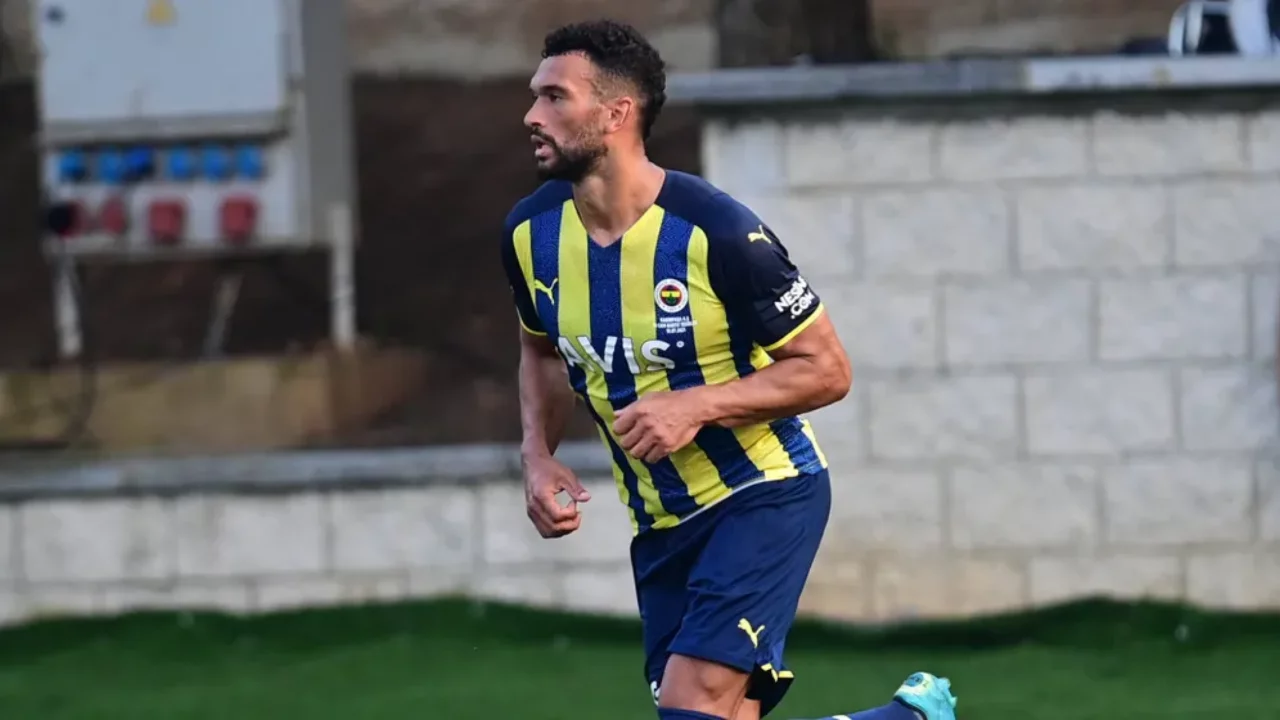 Fenerbahçe forması giyen eski futbolcu LinkedIn'den iş arıyor: "Mülakat bile alamamak can yakıyor"