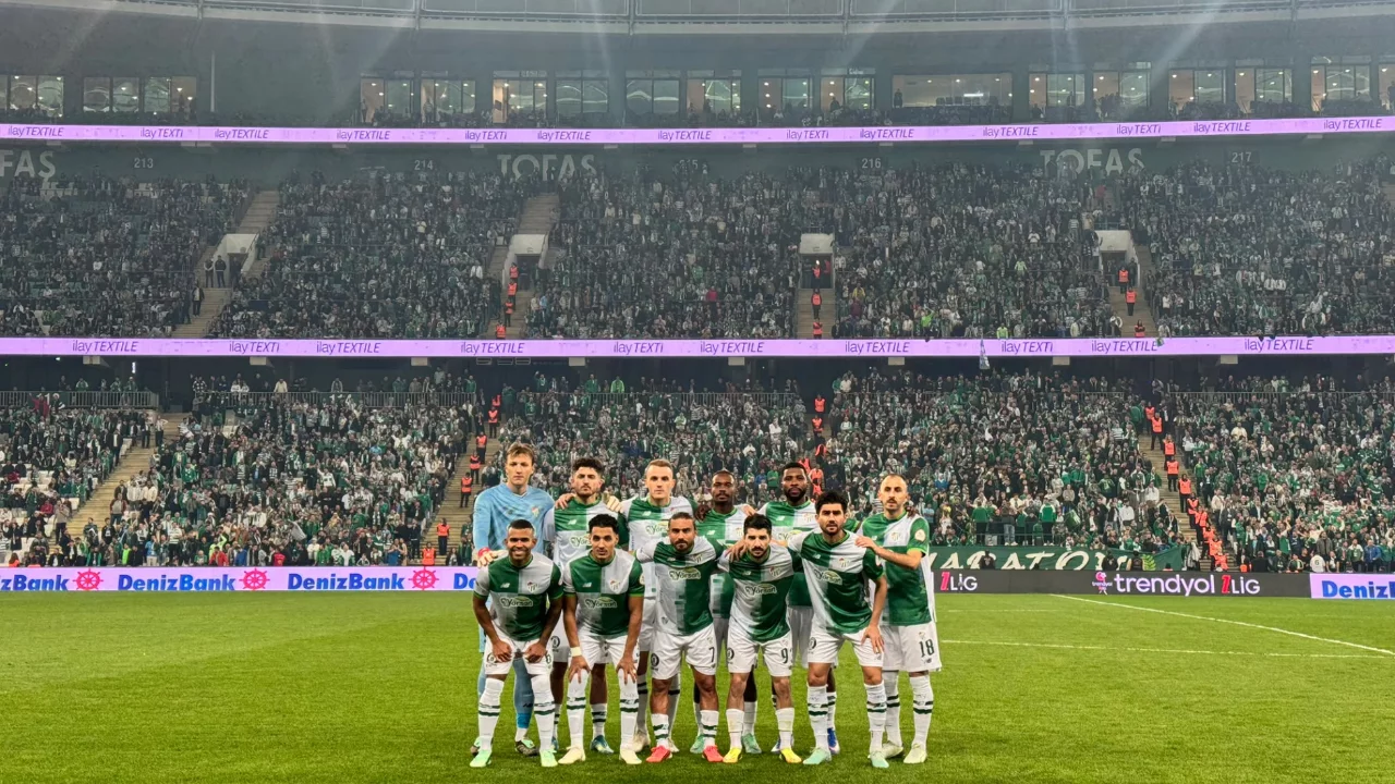 Bursaspor galibiyet parolası ile sahada! Pendikspor ma&ccedil;ı başladı