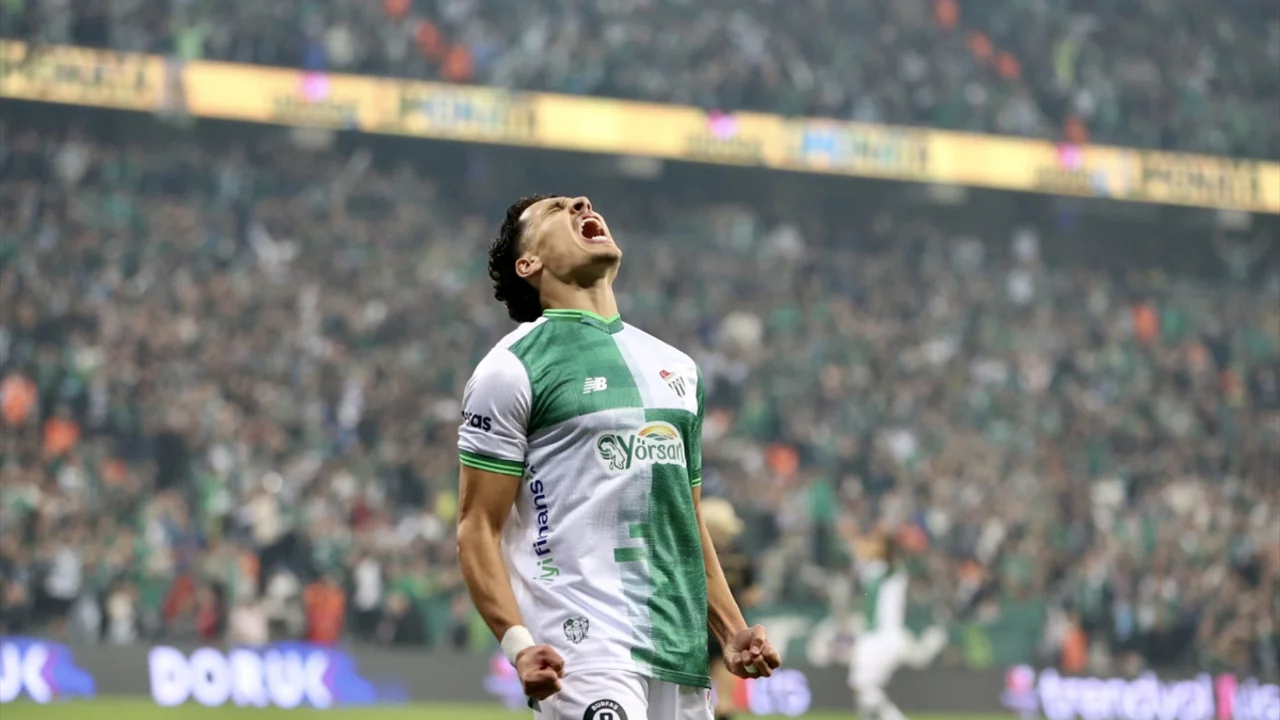 Bursaspor'dan evinde rahat galibiyet! Yıldız isim bu ma&ccedil;ı da boş ge&ccedil;medi...