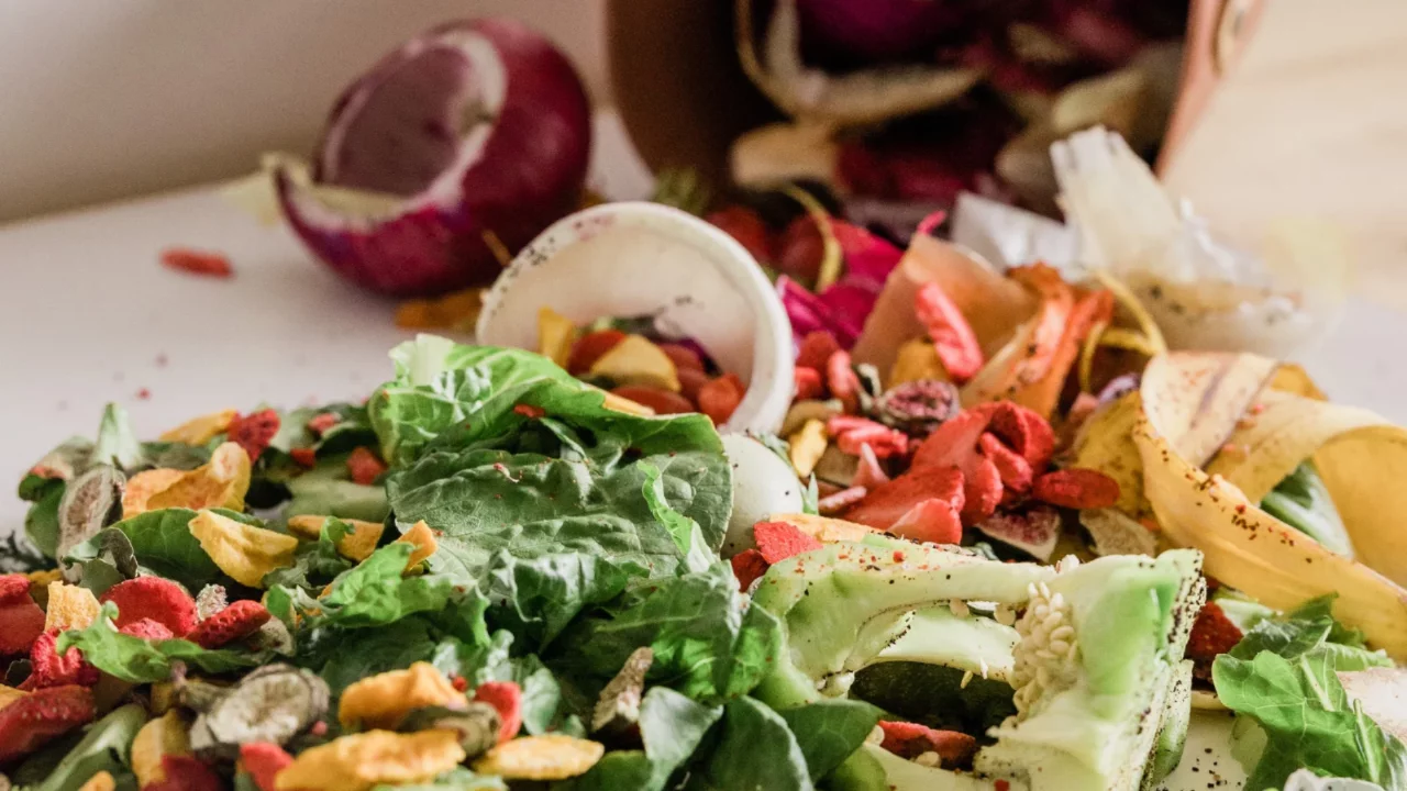 Sebze Kabuklarından Yemek Yapılır mı? &Ccedil;&ouml;pe Atılan Kabuklarla Ekonomik Tarif