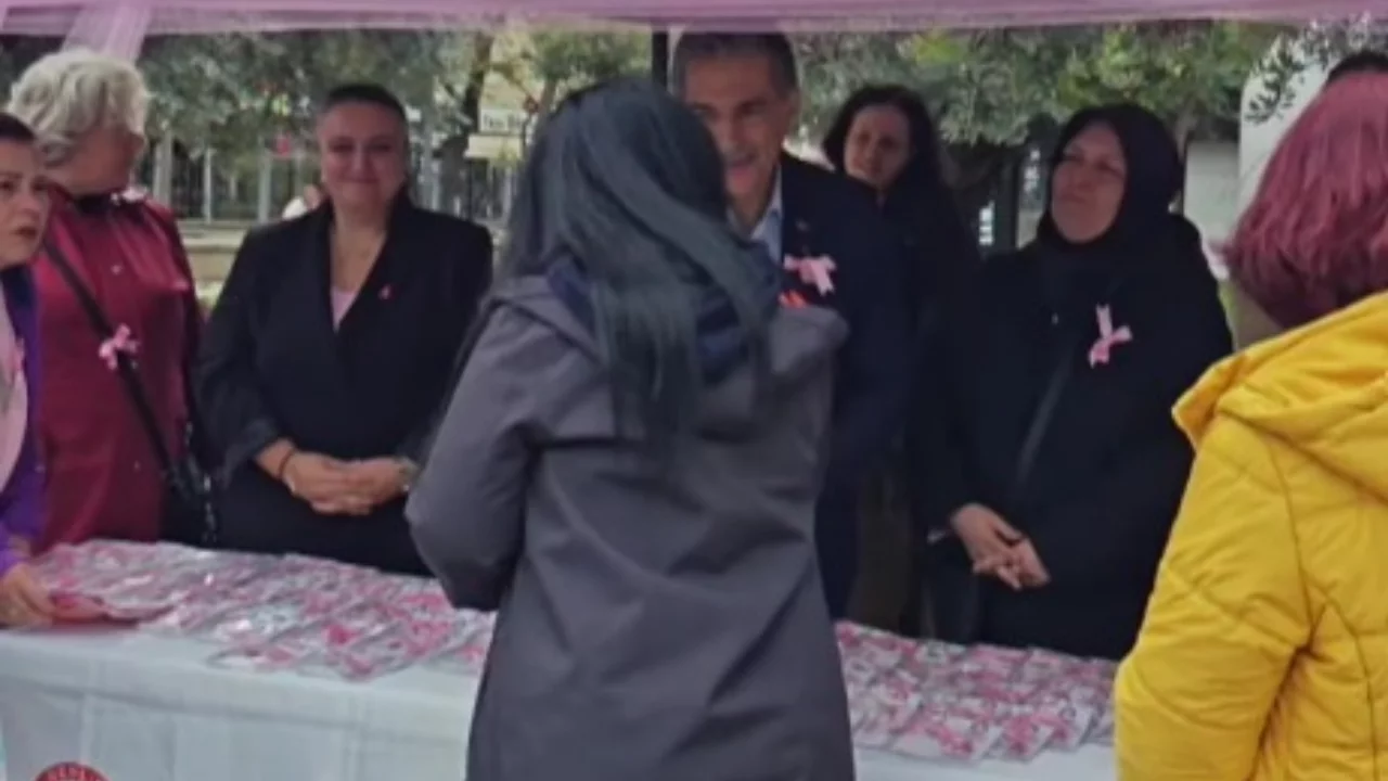 Gemlik'te Pembe Farkındalık! Y&uuml;zlerce Kadına "Erken Teşhis" &Ccedil;ağrısı