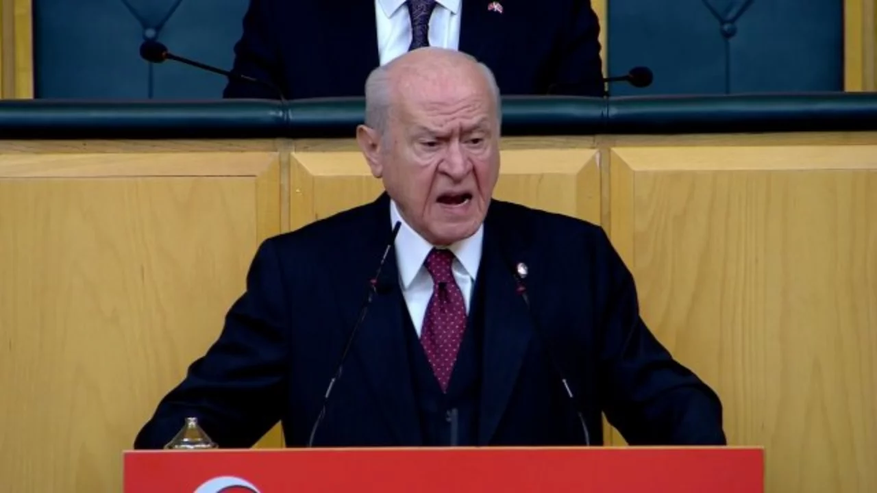 Bah&ccedil;eli'den salonu ayağa kaldıran s&ouml;zler! Partililer ayakta alkışladı