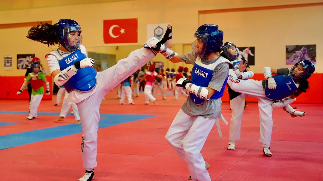 Bursa'da binlerce çocuğa müjde! Kış spor okulları başladı