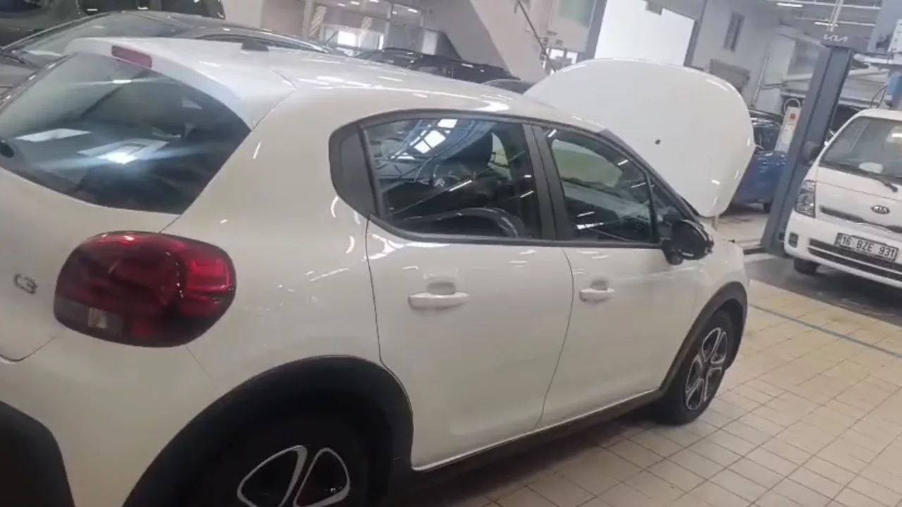 Bursa'da yetkili servis şoku! 'Sorunsuz' diye teslim edildi, 10. kilometrede arıza yaktı...