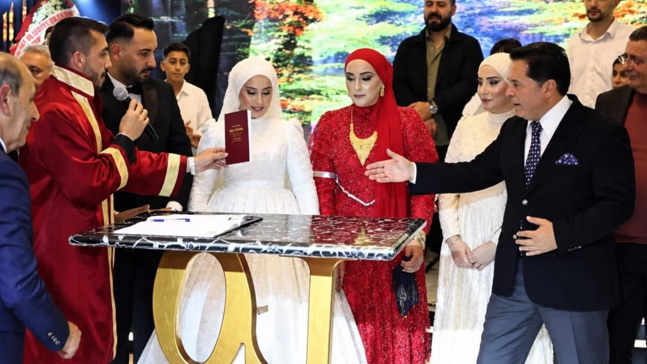 Nikahta gergin anlar! Memurun tavrı, Ahmet &Ouml;zer'i k&uuml;plere bindirdi