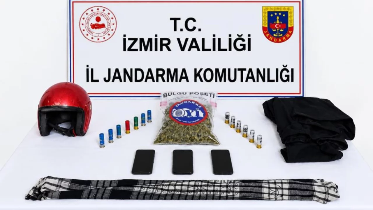 Park halindeki otomobillere ateş eden 2 ş&uuml;pheli yakalandı