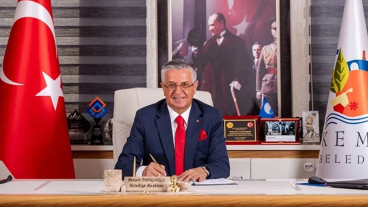 Kemer Belediye Başkanı Necati Topaloğlu CHP'den istifa etti 