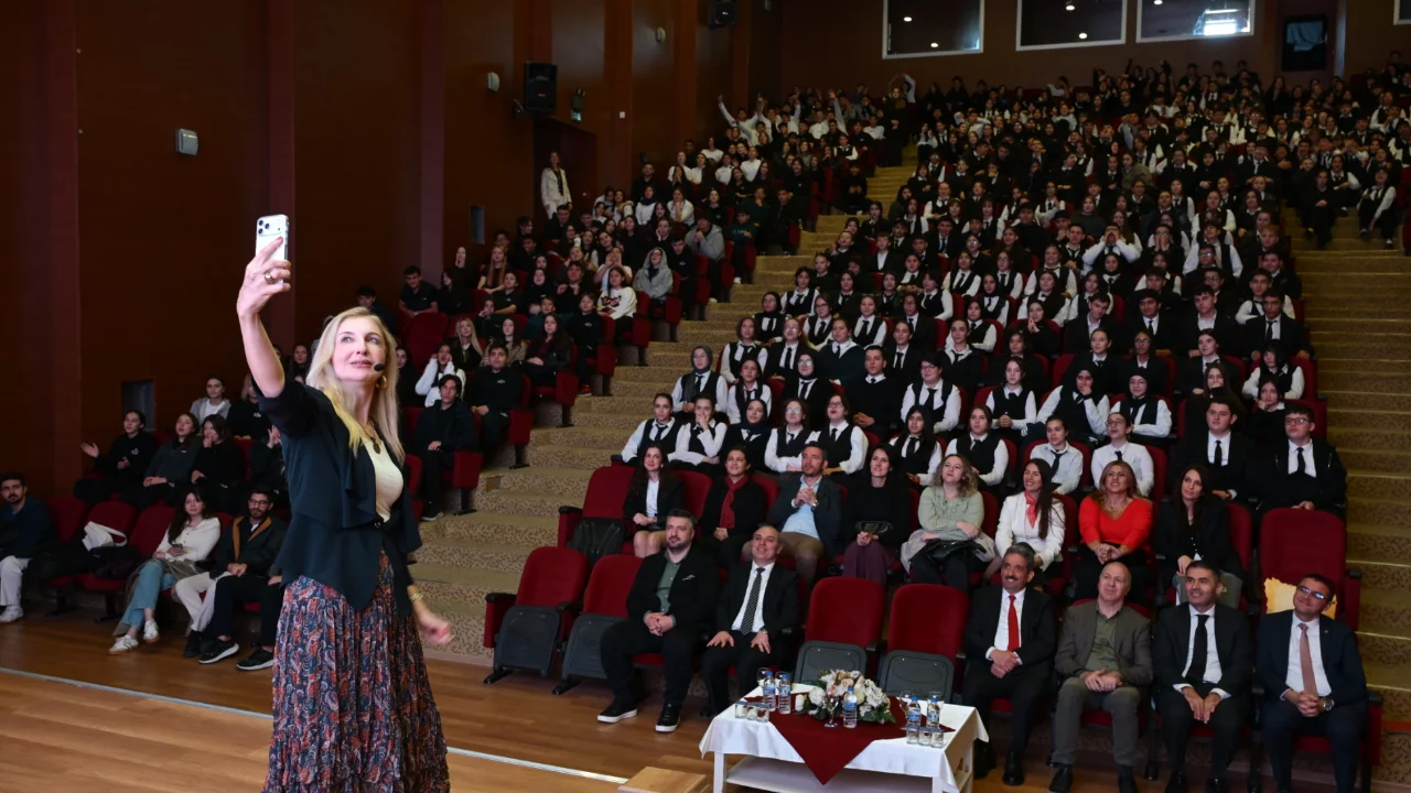 "Toprağa Can Veren Gençler" ve "Buğdayım Geleceğim" söyleşileri Bursa'da gerçekleştirildi