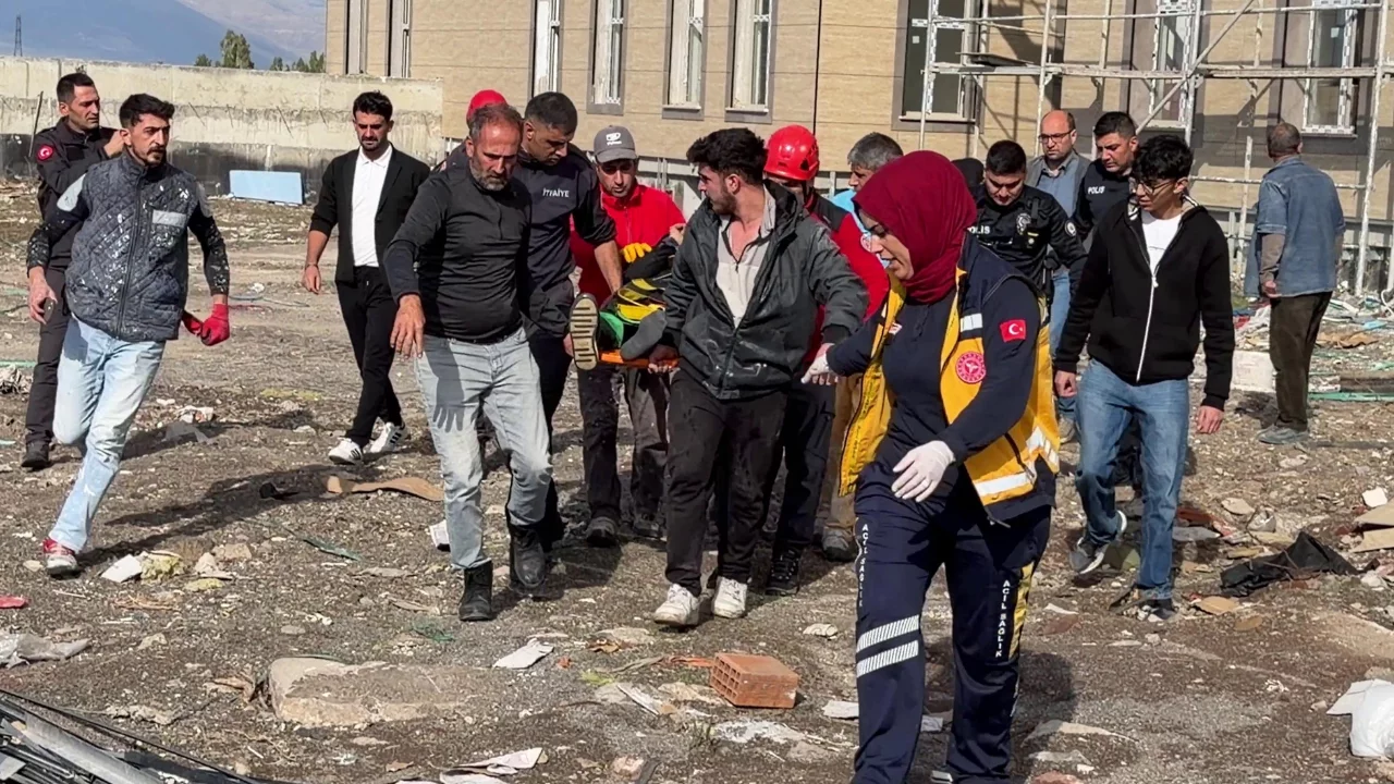 Erzurum'da inşaatta korkutan kaza! Asansör kurarken 4 katlı binada düştü