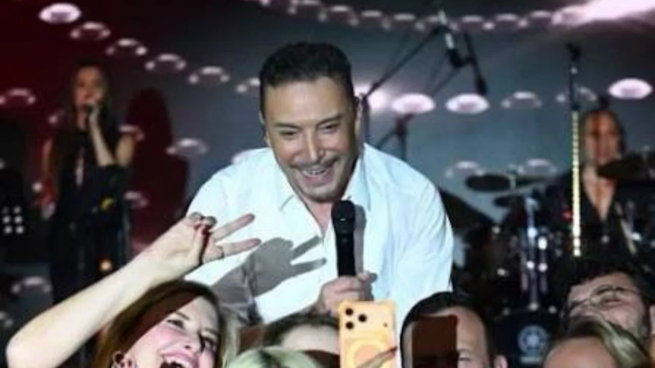 Cenk Eren'den müzikte 30 yıllık yolculuğa özel kutlama! Ankara'dan İstanbul gecelerine uzanan hik&acirc;ye