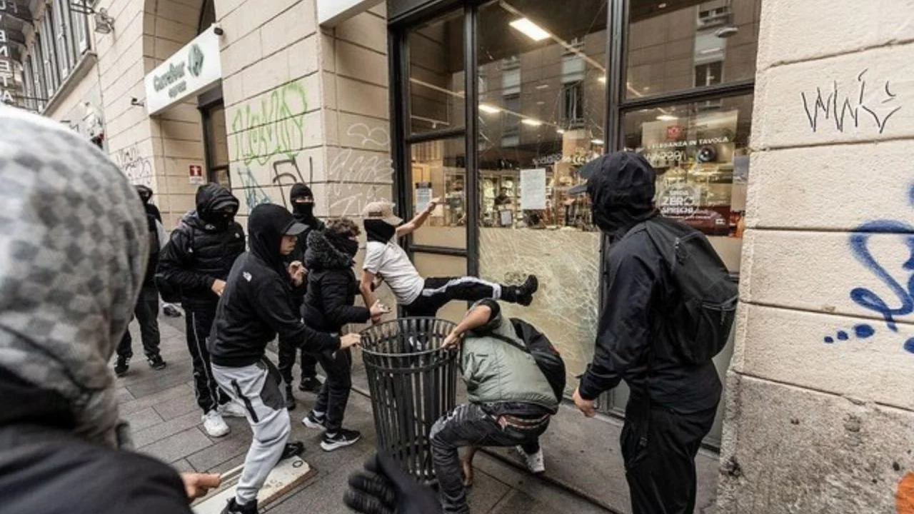 İtalya'da protestolara yeni &ouml;nlemler: 14 yaşından itibaren g&ouml;zaltı, ailelere tazminat sorumluluğu