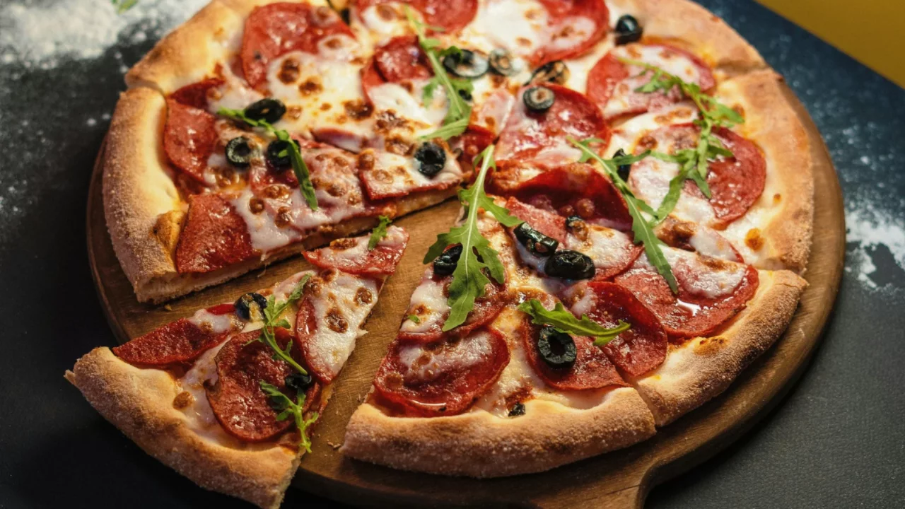 Dışarıdakilerden Daha Lezzetli Ev Yapımı Pizza! Tam Kıvamında Hazırlamanın P&uuml;f Noktaları