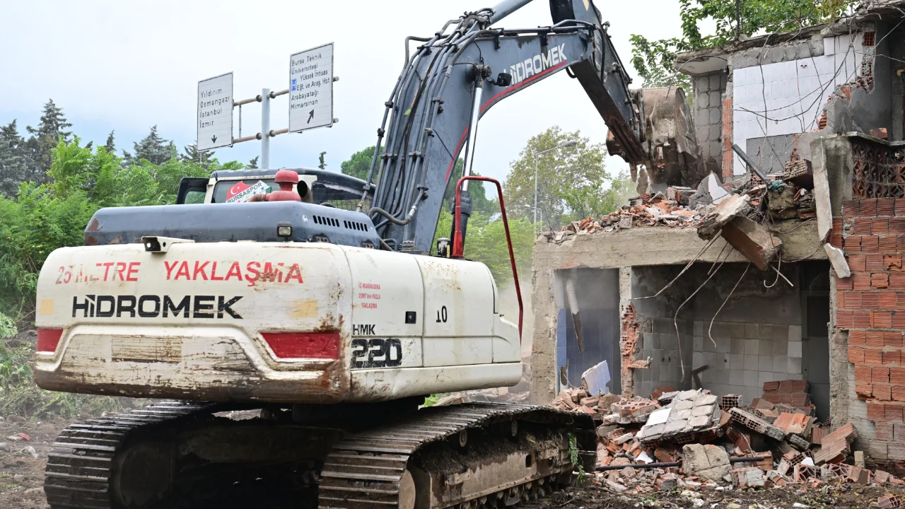 Bursa'da d&ouml;n&uuml;ş&uuml;m başladı! Yerine 56 daire yapılacak