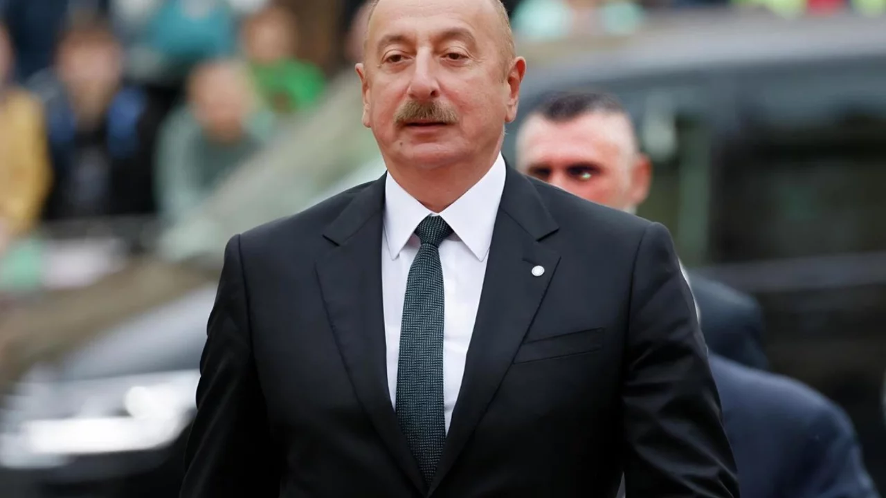 Azerbaycan 31 Türk'e kapıyı kapattı! Listede Fatih Erbakan ve Ahmet Çakar da var