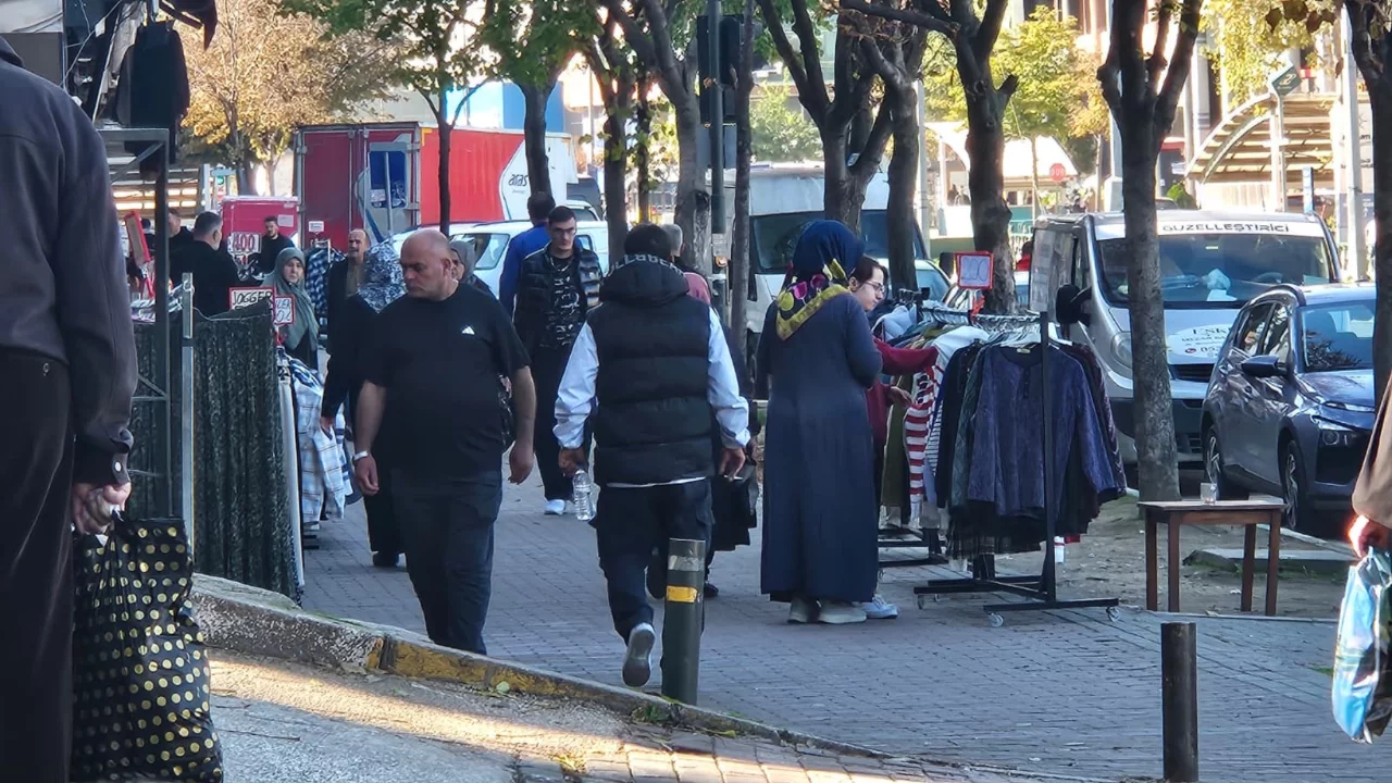 Bursa'da bugün ne giysem dedirten hava! Tişört giyende var mont giyende ..