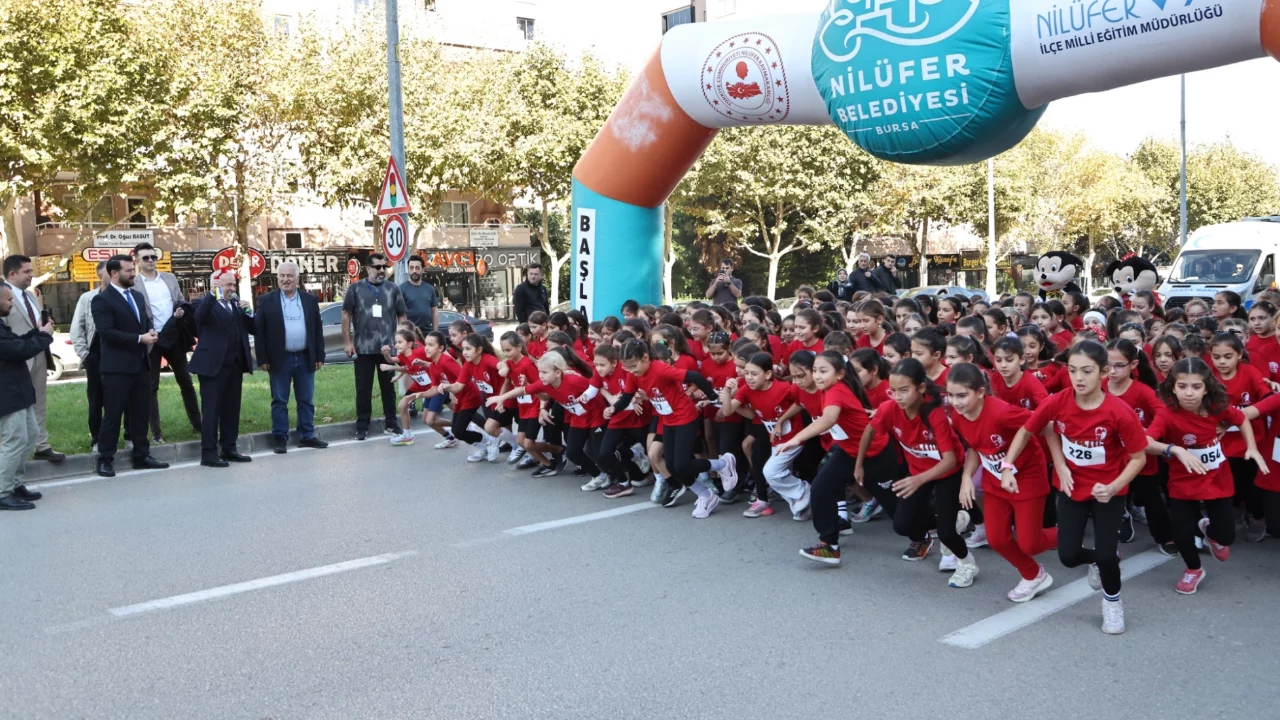 Cumhuriyet coşkusu caddelere taştı! Nil&uuml;fer'de b&uuml;y&uuml;k buluşma