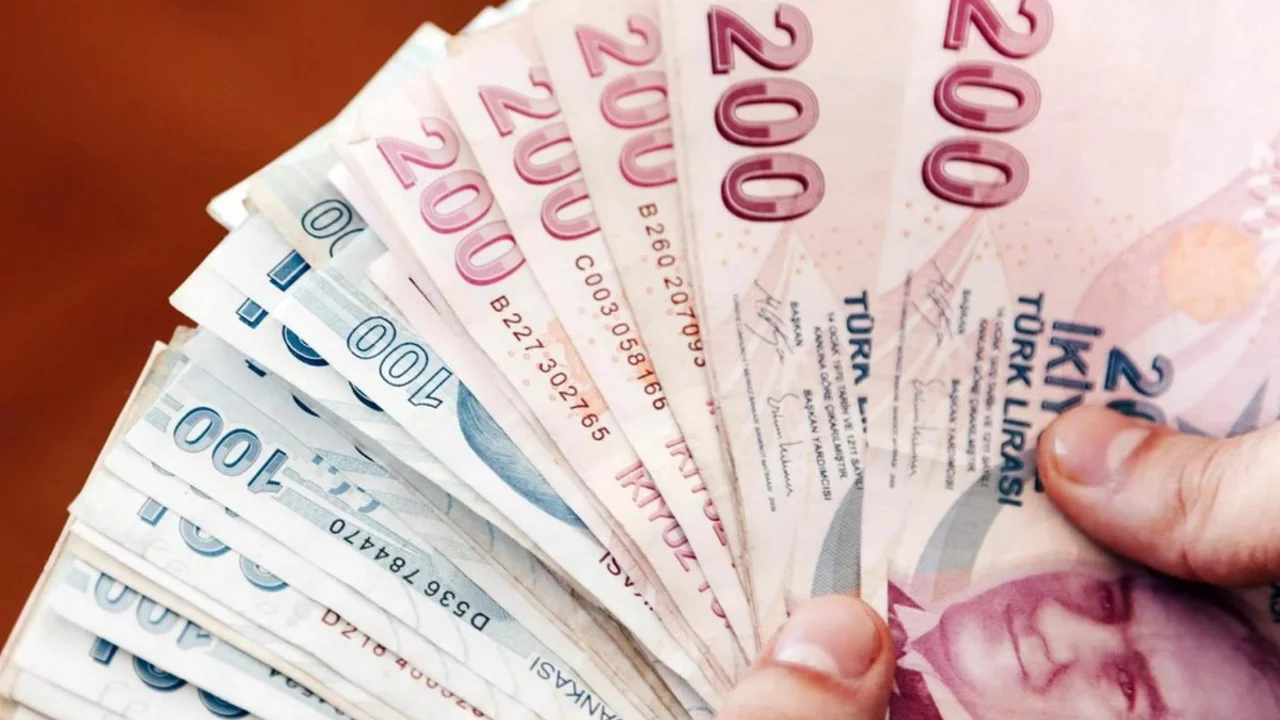 Tahminleri tutan isim asgari &uuml;cret i&ccedil;in rakam verdi: Bunun altında olmaz
