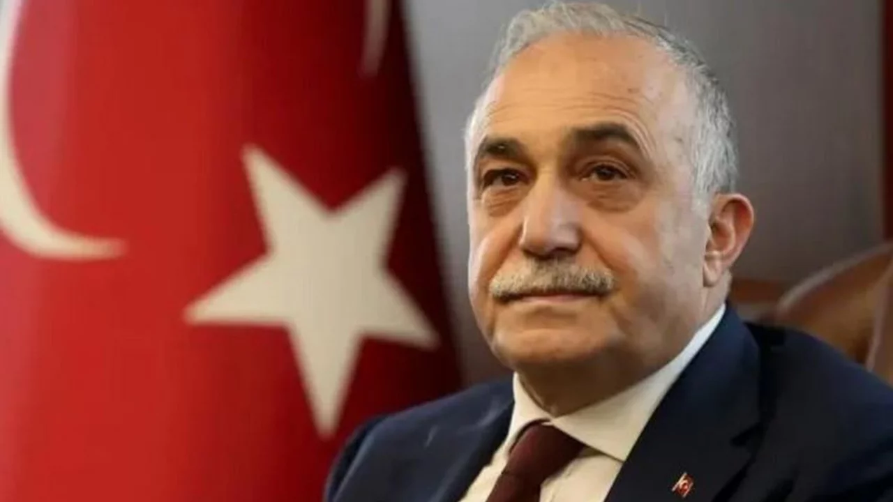 Eşref Fakıbaba neden istifa etti?