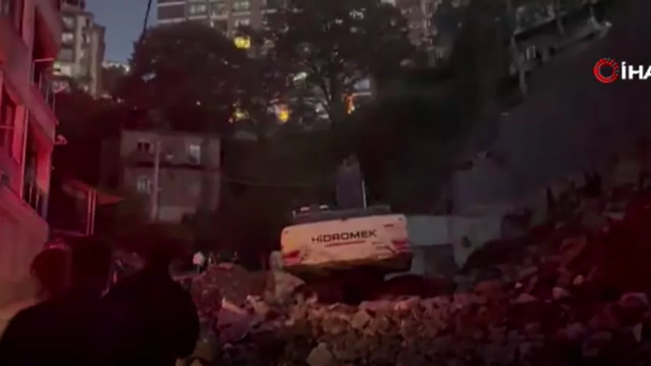 Zonguldak'ta 3 katlı bina &ccedil;&ouml;kt&uuml;! Enkaz altında kalanlar var